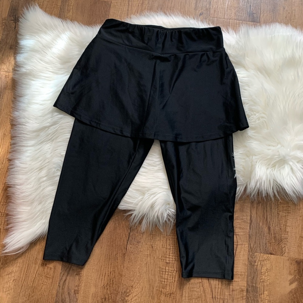 ❌SOLD❌Skirted Swim Capris - Picture 4 of 6